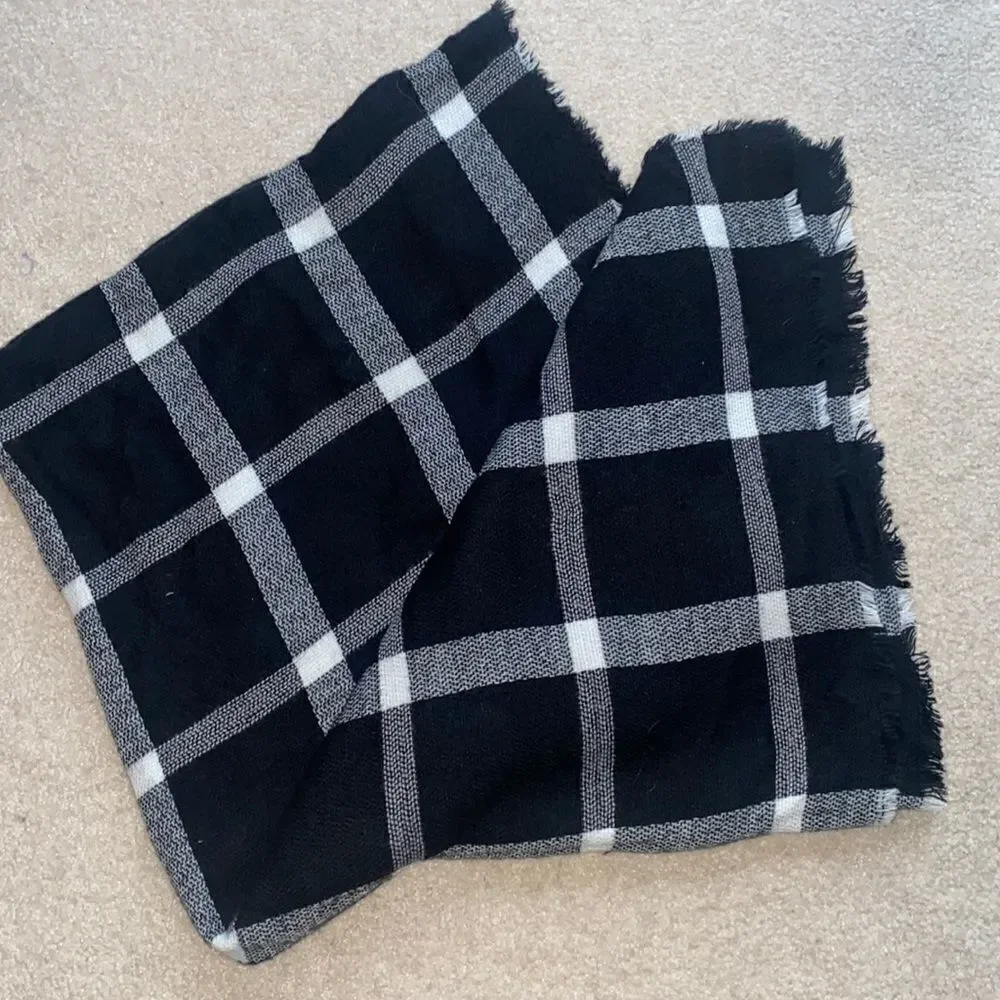 NWOT! Old Navy Plaid Blanket Scarf!